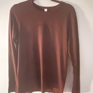 Lululemon NWOT swiftly relaxed in cassis, size 6.